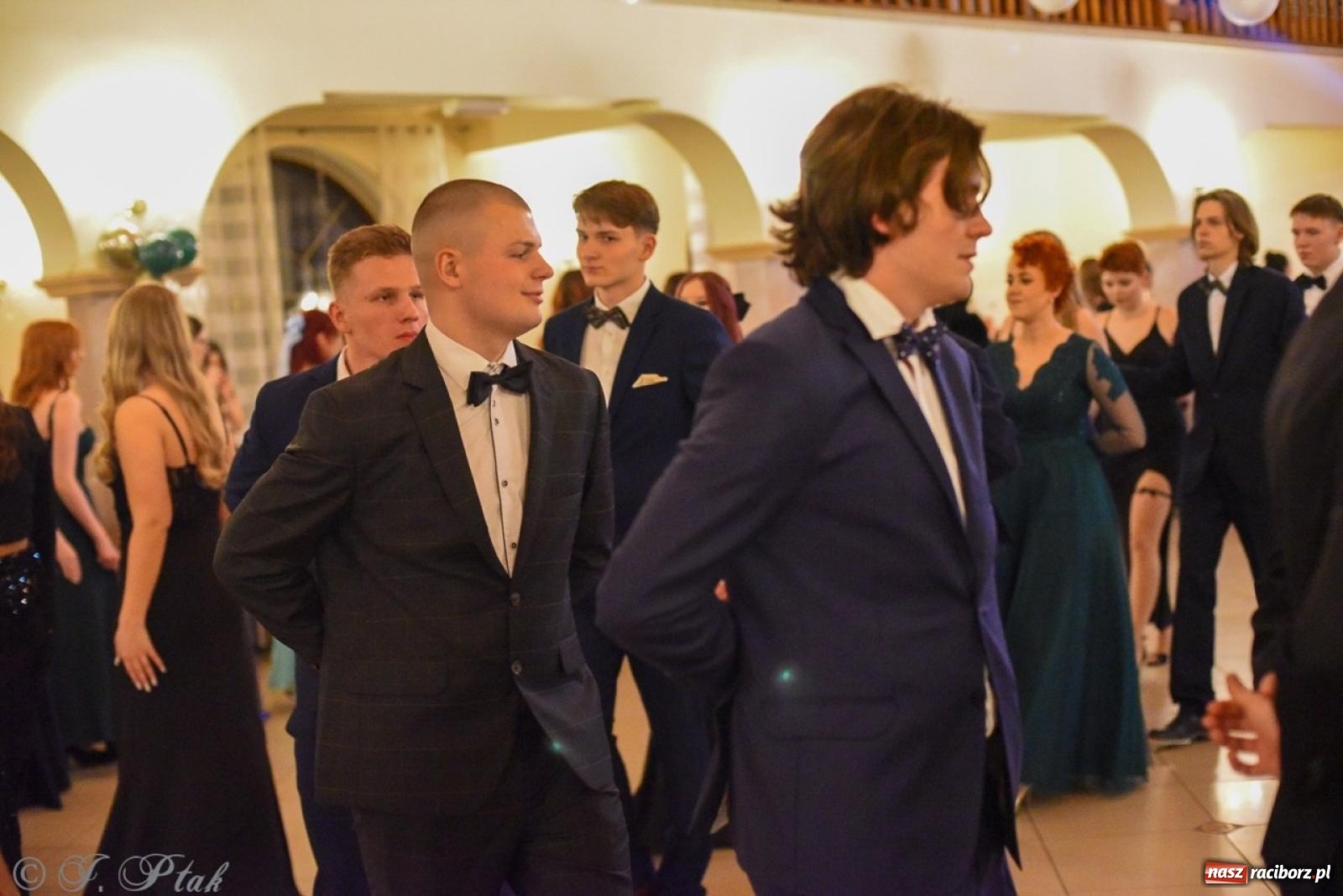 Zdjęcie w galerii na portalu naszraciborz.pl: Studniówka I LO i Liceum Sztuk Plastycznych na bis! wiadomości z regionu