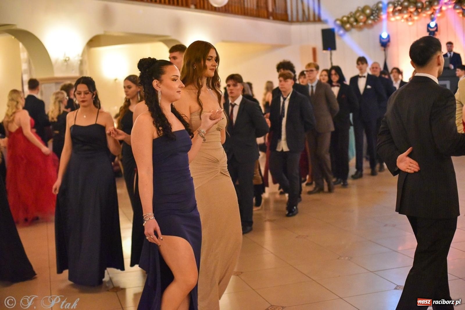 Zdjęcie w galerii na portalu naszraciborz.pl: Studniówka I LO i Liceum Sztuk Plastycznych na bis! wiadomości z regionu