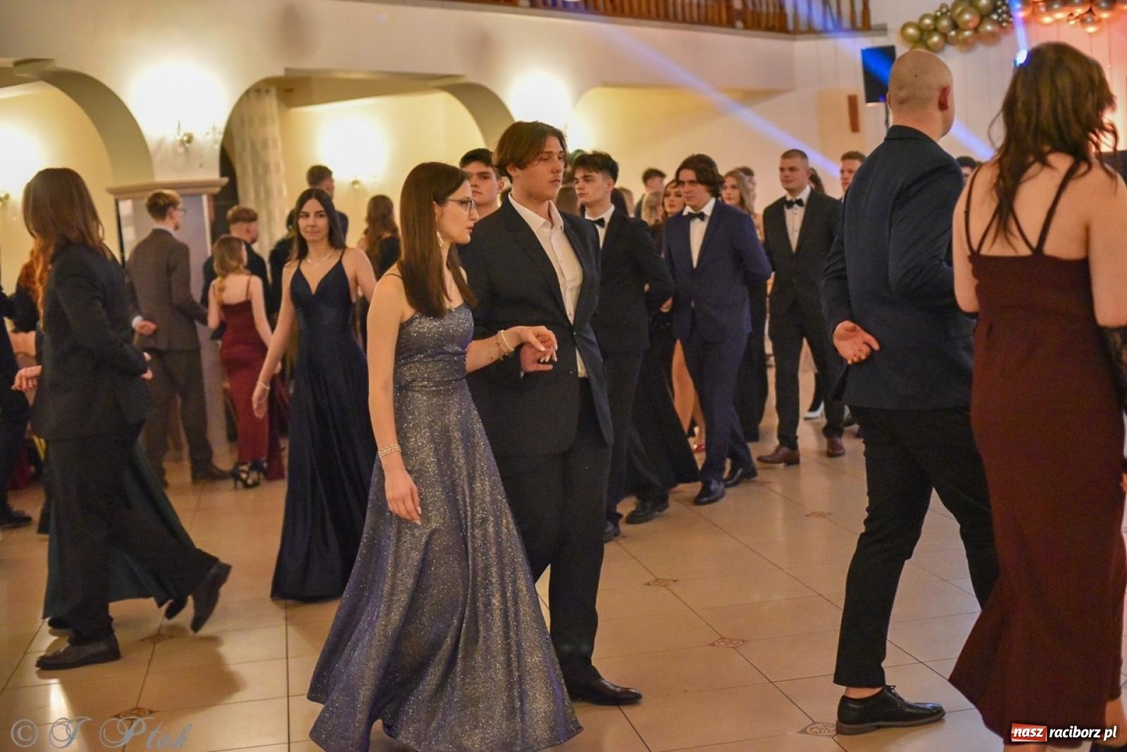 Zdjęcie w galerii na portalu naszraciborz.pl: Studniówka I LO i Liceum Sztuk Plastycznych na bis! wiadomości z regionu