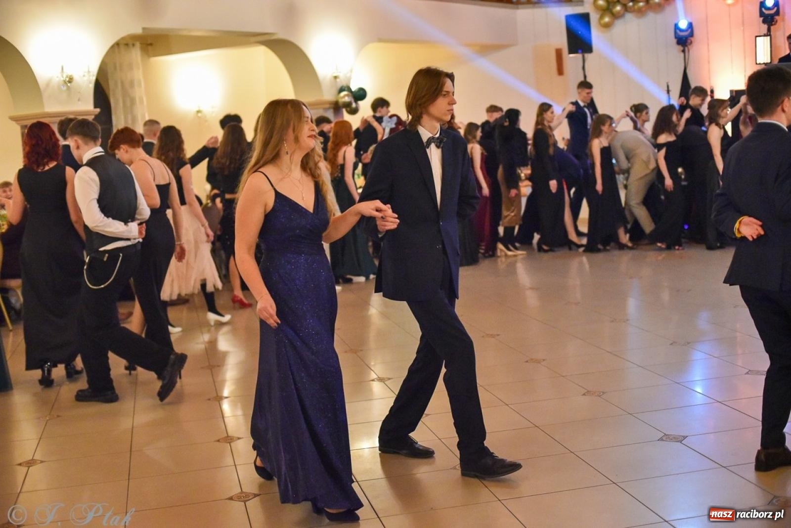 Zdjęcie w galerii na portalu naszraciborz.pl: Studniówka I LO i Liceum Sztuk Plastycznych na bis! wiadomości z regionu