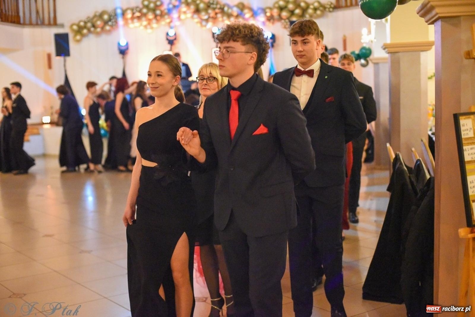 Zdjęcie w galerii na portalu naszraciborz.pl: Studniówka I LO i Liceum Sztuk Plastycznych na bis! wiadomości z regionu