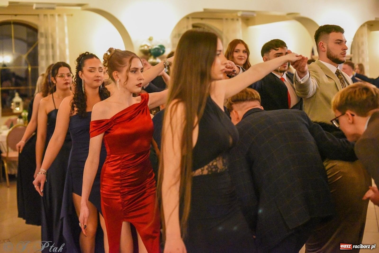 Zdjęcie w galerii na portalu naszraciborz.pl: Studniówka I LO i Liceum Sztuk Plastycznych na bis! wiadomości z regionu