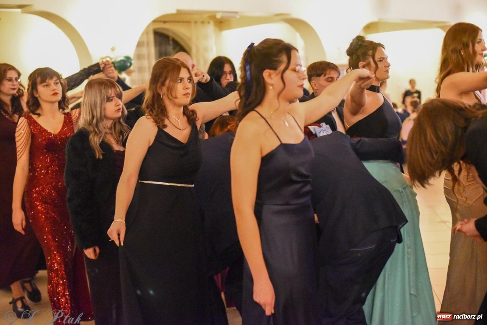 Zdjęcie w galerii na portalu naszraciborz.pl: Studniówka I LO i Liceum Sztuk Plastycznych na bis! wiadomości z regionu