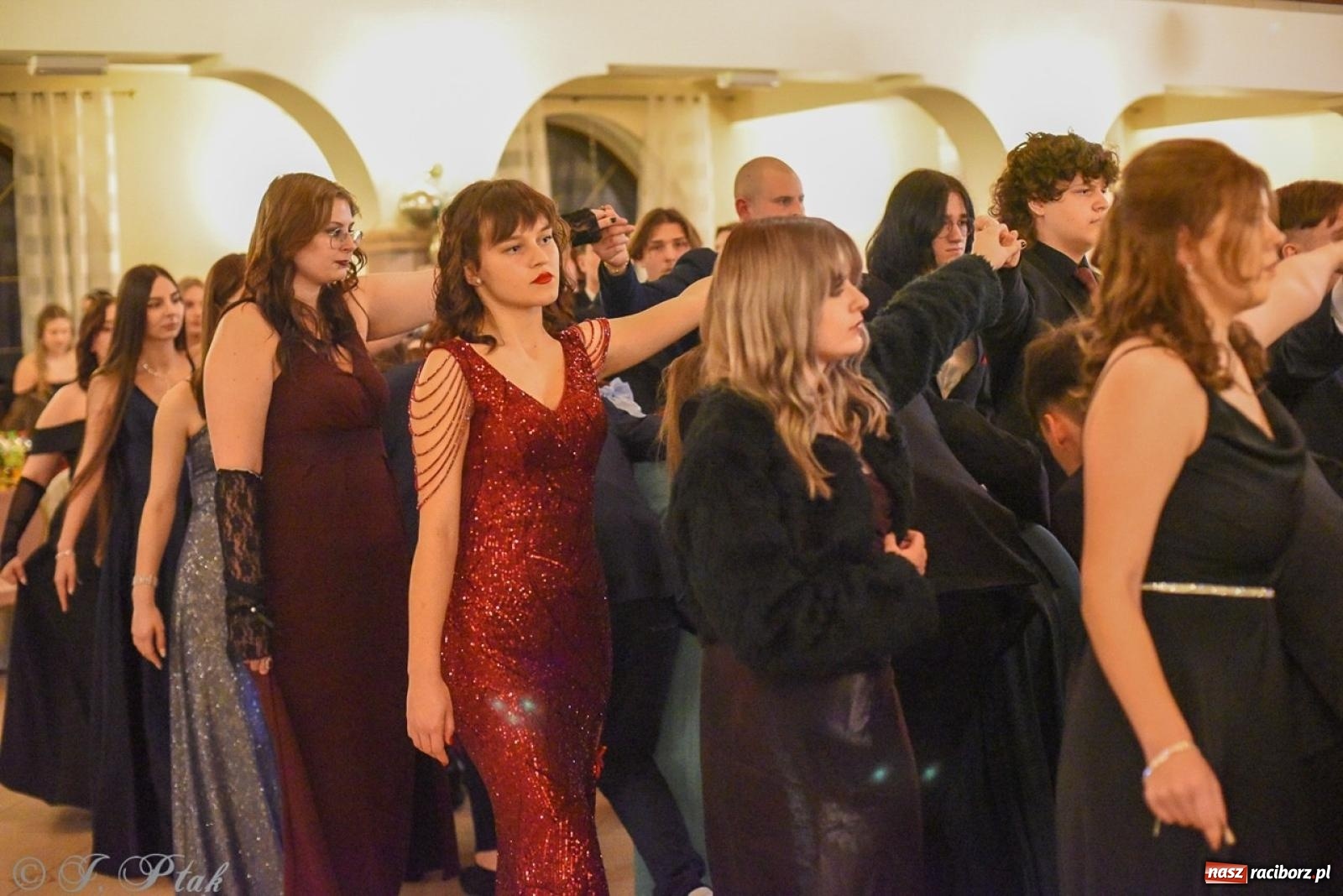 Zdjęcie w galerii na portalu naszraciborz.pl: Studniówka I LO i Liceum Sztuk Plastycznych na bis! wiadomości z regionu