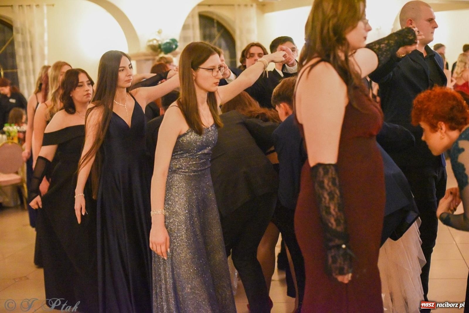 Zdjęcie w galerii na portalu naszraciborz.pl: Studniówka I LO i Liceum Sztuk Plastycznych na bis! wiadomości z regionu