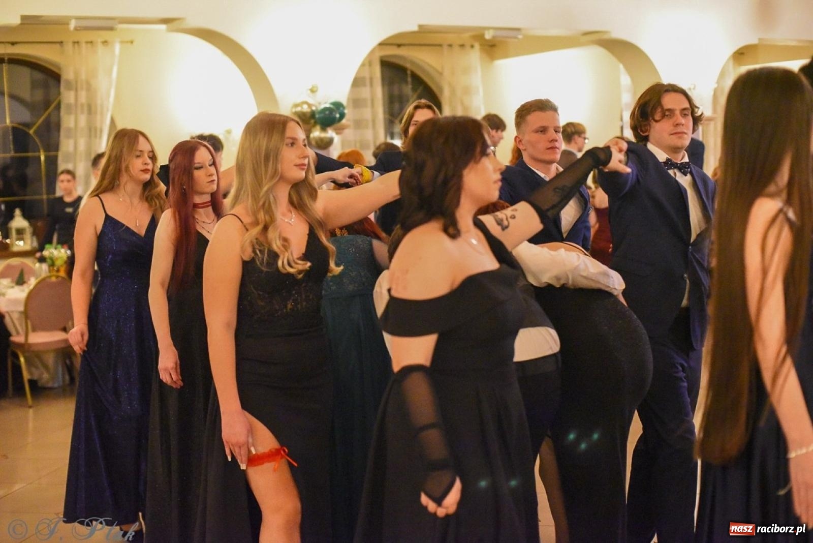 Zdjęcie w galerii na portalu naszraciborz.pl: Studniówka I LO i Liceum Sztuk Plastycznych na bis! wiadomości z regionu