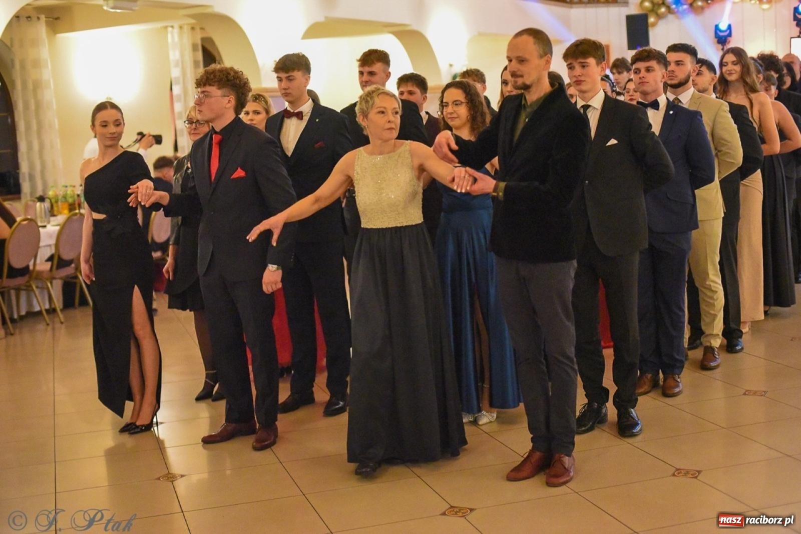 Zdjęcie w galerii na portalu naszraciborz.pl: Studniówka I LO i Liceum Sztuk Plastycznych na bis! wiadomości z regionu