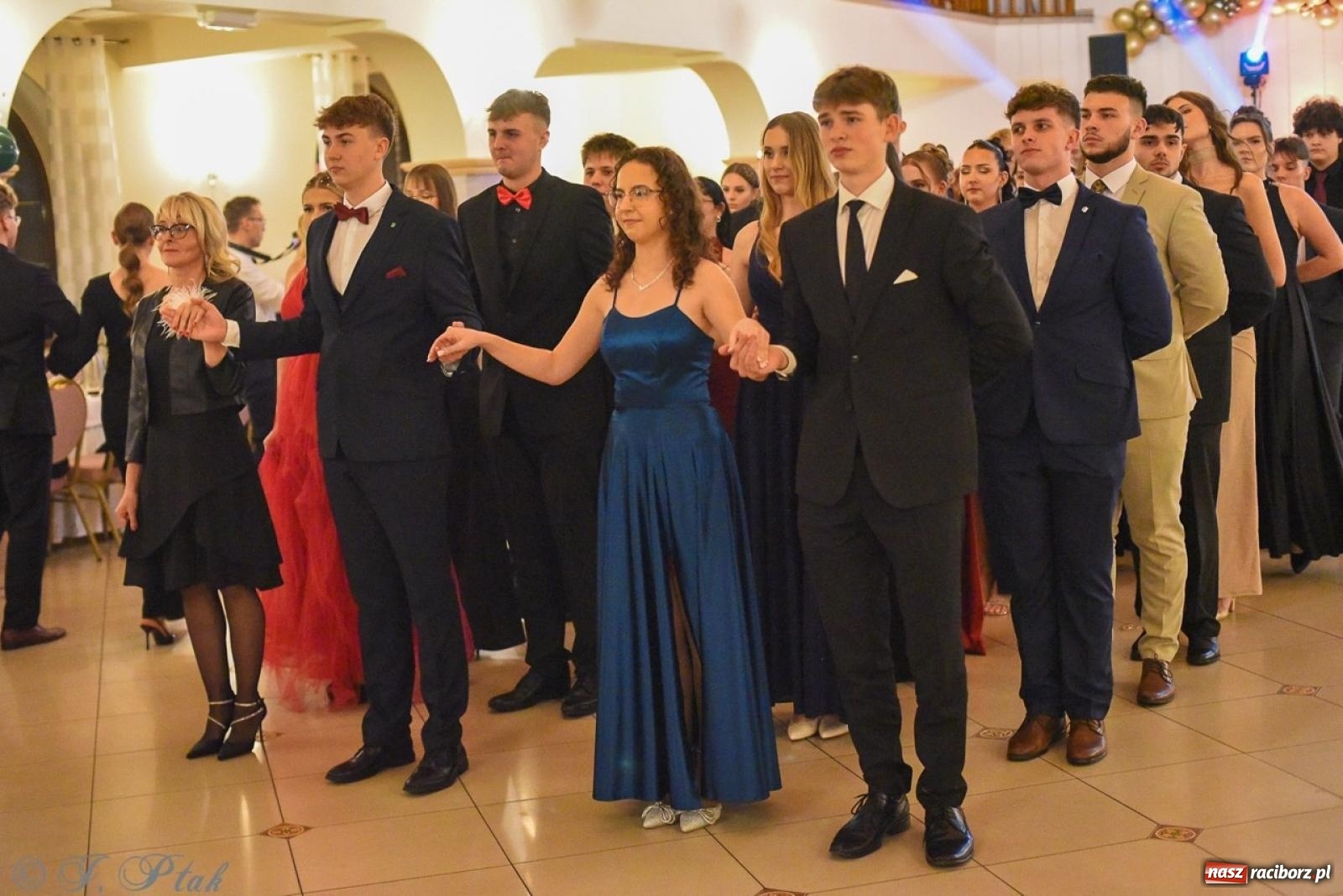 Zdjęcie w galerii na portalu naszraciborz.pl: Studniówka I LO i Liceum Sztuk Plastycznych na bis! wiadomości z regionu