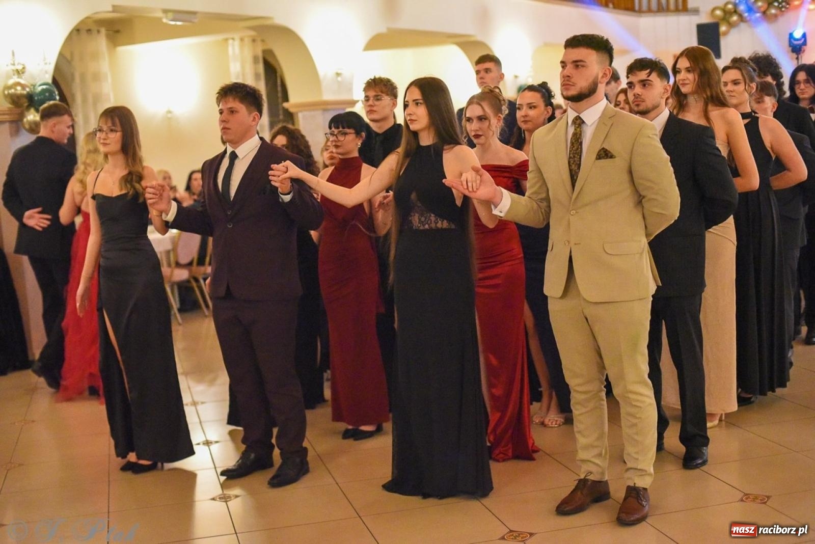 Zdjęcie w galerii na portalu naszraciborz.pl: Studniówka I LO i Liceum Sztuk Plastycznych na bis! wiadomości z regionu