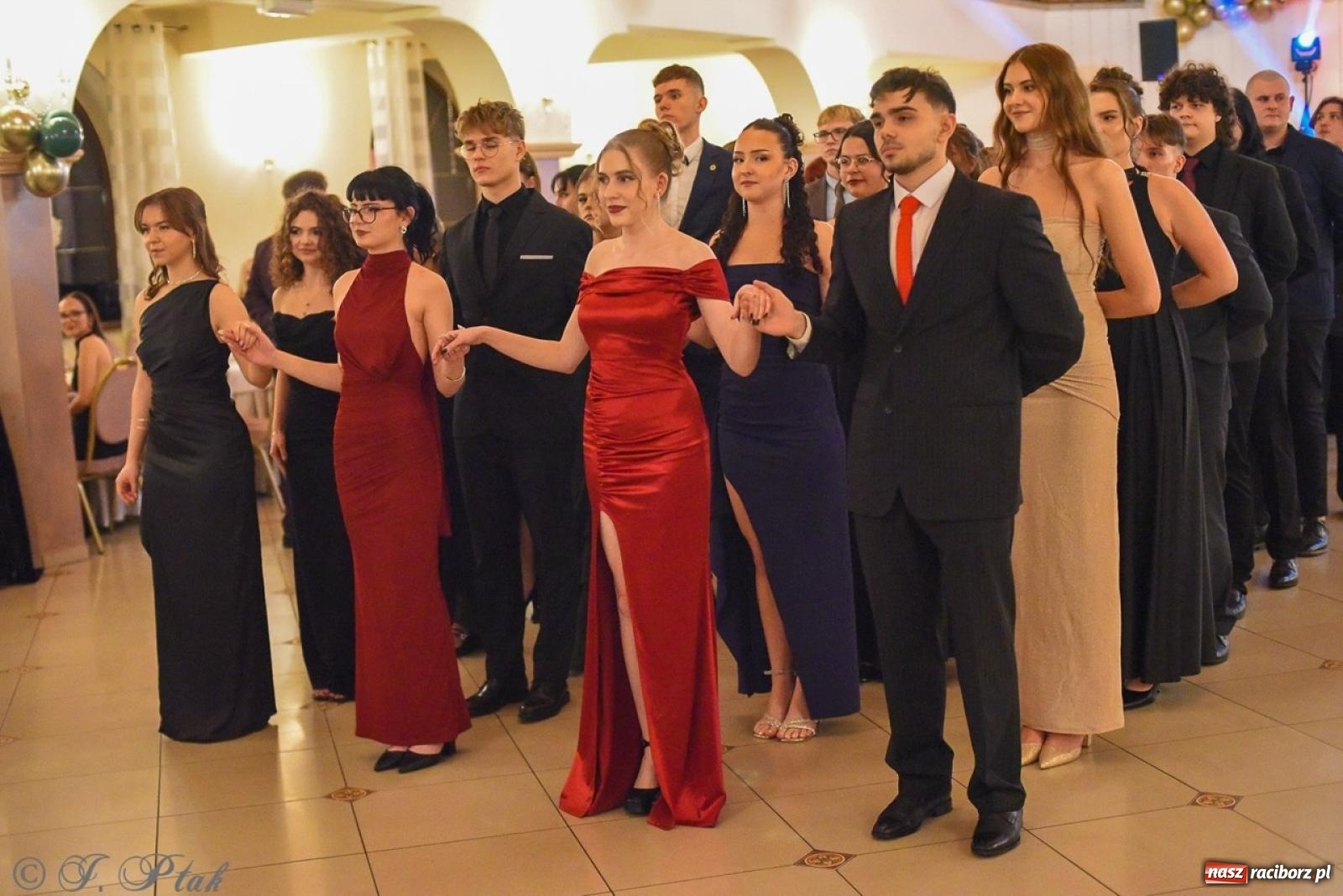 Zdjęcie w galerii na portalu naszraciborz.pl: Studniówka I LO i Liceum Sztuk Plastycznych na bis! wiadomości z regionu