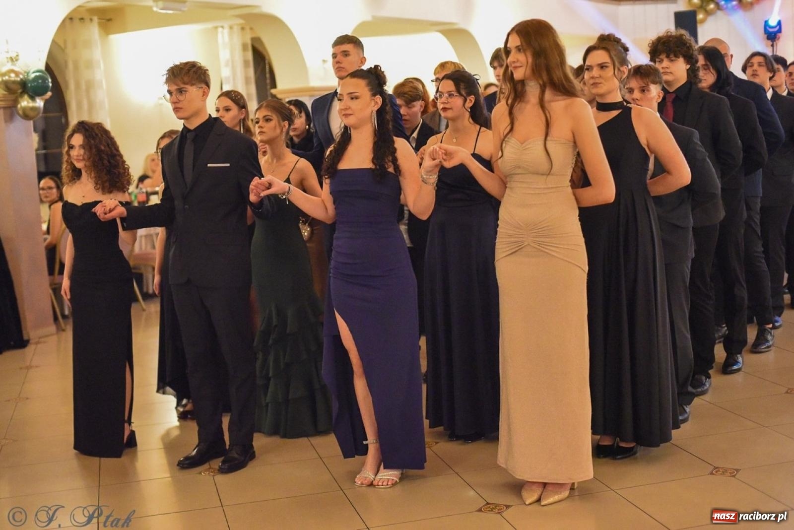 Zdjęcie w galerii na portalu naszraciborz.pl: Studniówka I LO i Liceum Sztuk Plastycznych na bis! wiadomości z regionu