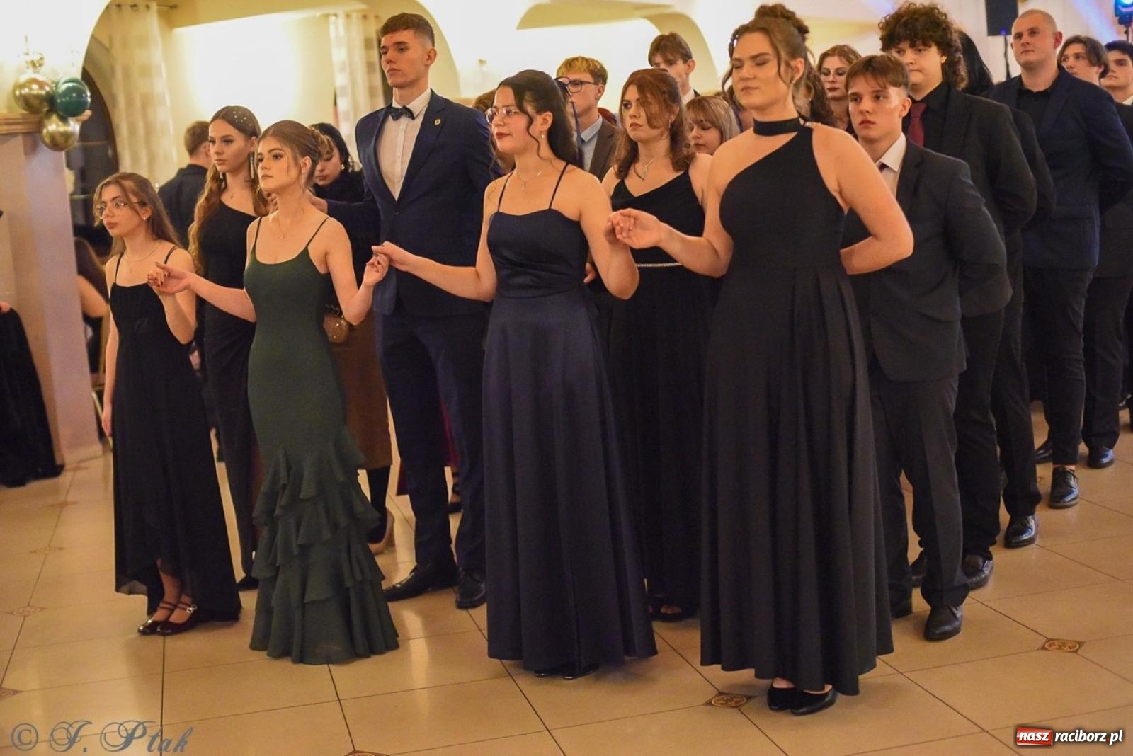 Zdjęcie w galerii na portalu naszraciborz.pl: Studniówka I LO i Liceum Sztuk Plastycznych na bis! wiadomości z regionu