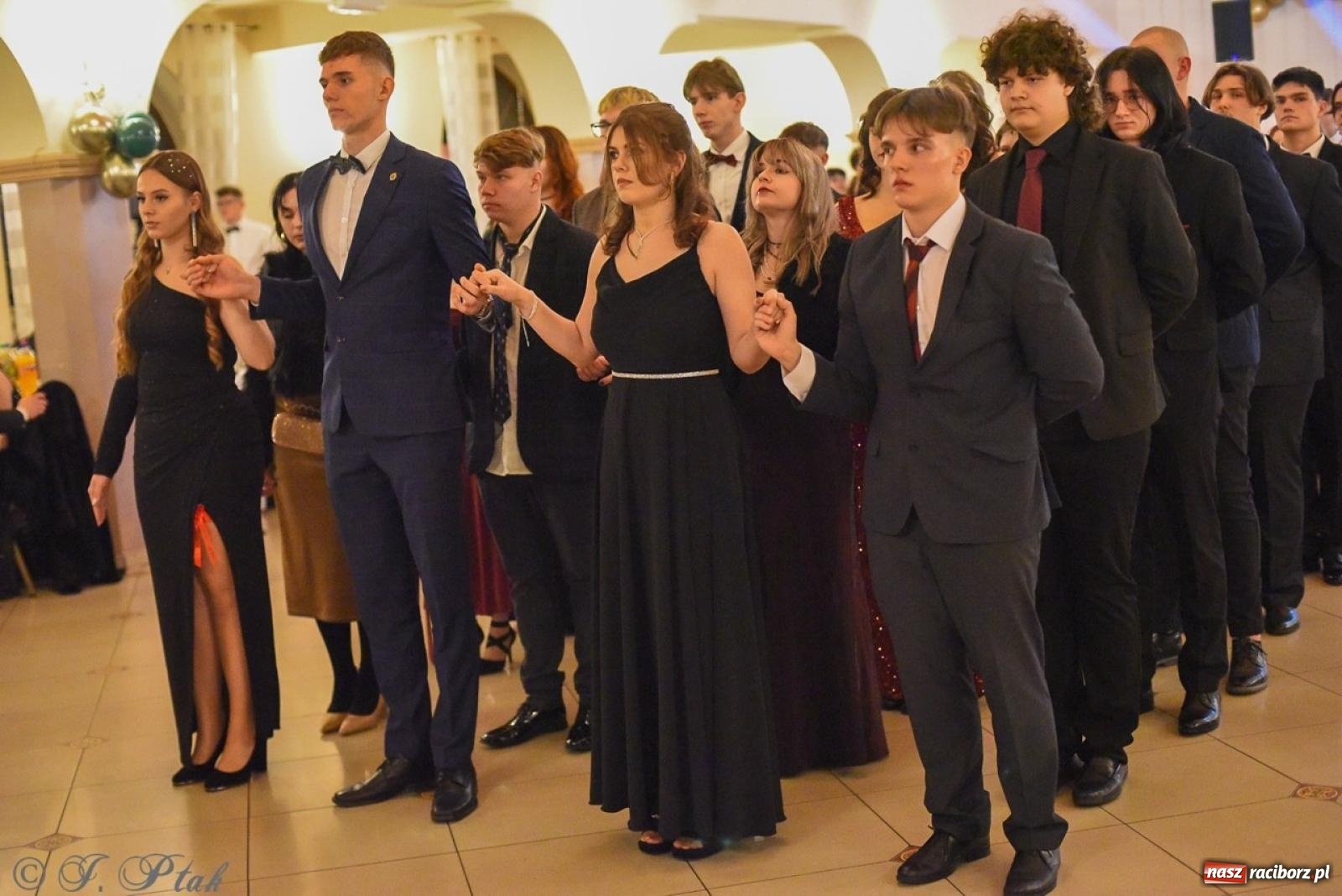 Zdjęcie w galerii na portalu naszraciborz.pl: Studniówka I LO i Liceum Sztuk Plastycznych na bis! wiadomości z regionu