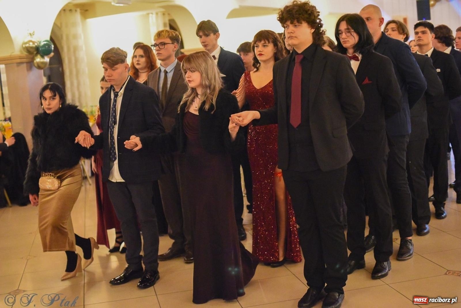 Zdjęcie w galerii na portalu naszraciborz.pl: Studniówka I LO i Liceum Sztuk Plastycznych na bis! wiadomości z regionu