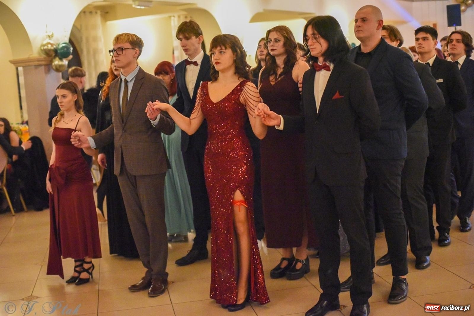 Zdjęcie w galerii na portalu naszraciborz.pl: Studniówka I LO i Liceum Sztuk Plastycznych na bis! wiadomości z regionu