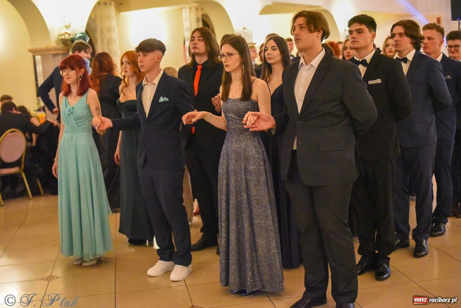 Zdjęcie w galerii na portalu naszraciborz.pl: Studniówka I LO i Liceum Sztuk Plastycznych na bis! wiadomości z regionu