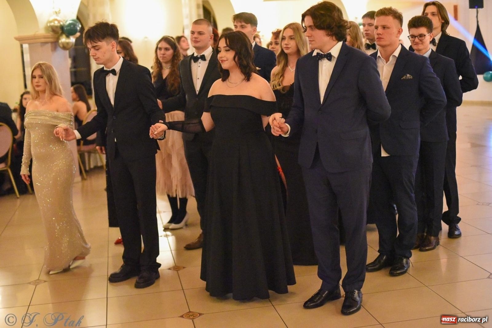 Zdjęcie w galerii na portalu naszraciborz.pl: Studniówka I LO i Liceum Sztuk Plastycznych na bis! wiadomości z regionu