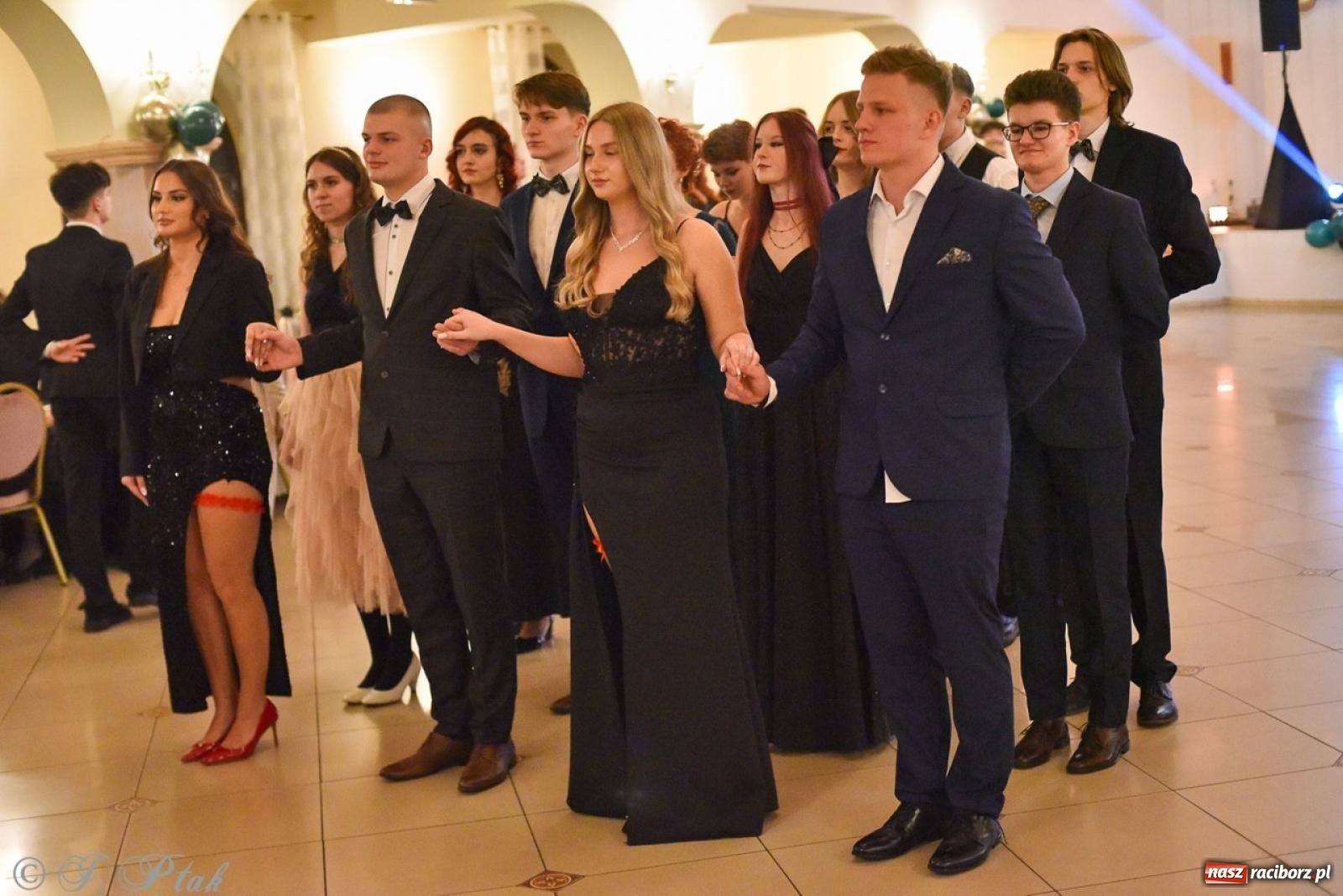 Zdjęcie w galerii na portalu naszraciborz.pl: Studniówka I LO i Liceum Sztuk Plastycznych na bis! wiadomości z regionu