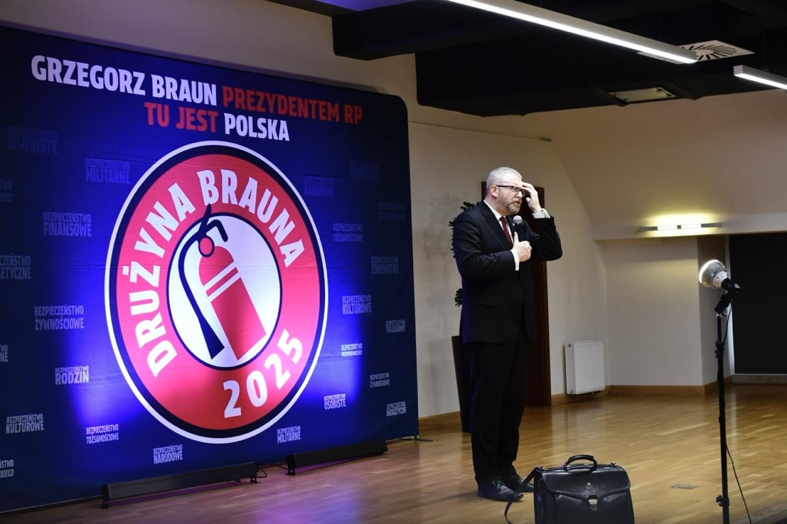 Zdjęcie w galerii na portalu naszraciborz.pl: Polska potrzebuje szerokiego frontu gaśnicowego. Grzegorz Braun w Raciborzu wiadomości z regionu