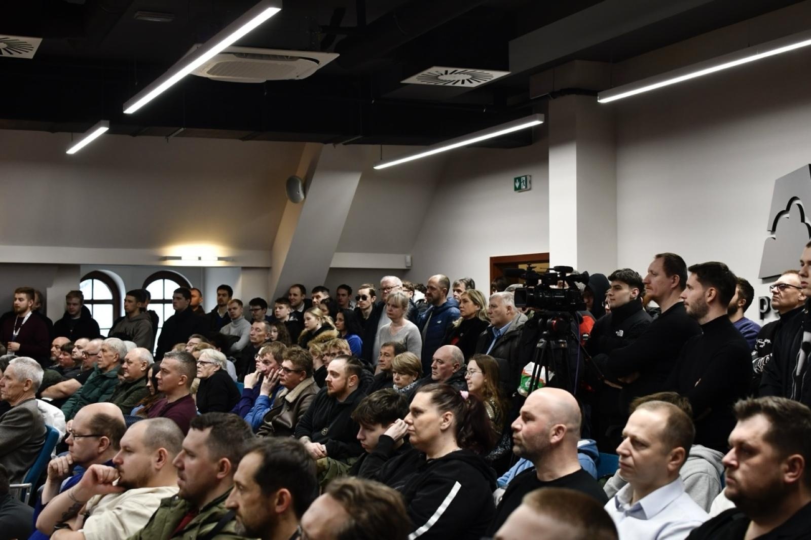 Zdjęcie w galerii na portalu naszraciborz.pl: Polska potrzebuje szerokiego frontu gaśnicowego. Grzegorz Braun w Raciborzu wiadomości z regionu