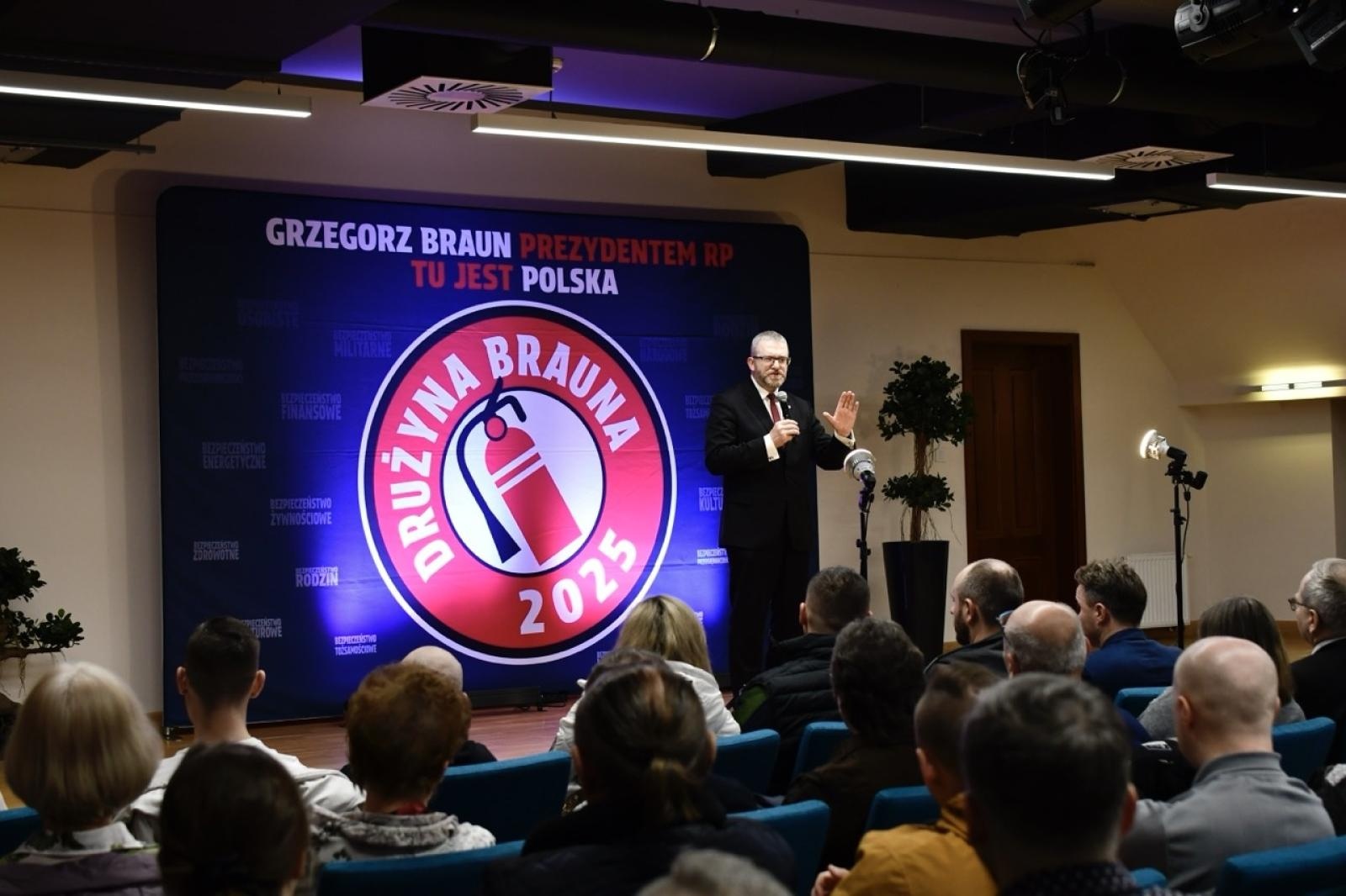 Zdjęcie w galerii na portalu naszraciborz.pl: Polska potrzebuje szerokiego frontu gaśnicowego. Grzegorz Braun w Raciborzu wiadomości z regionu