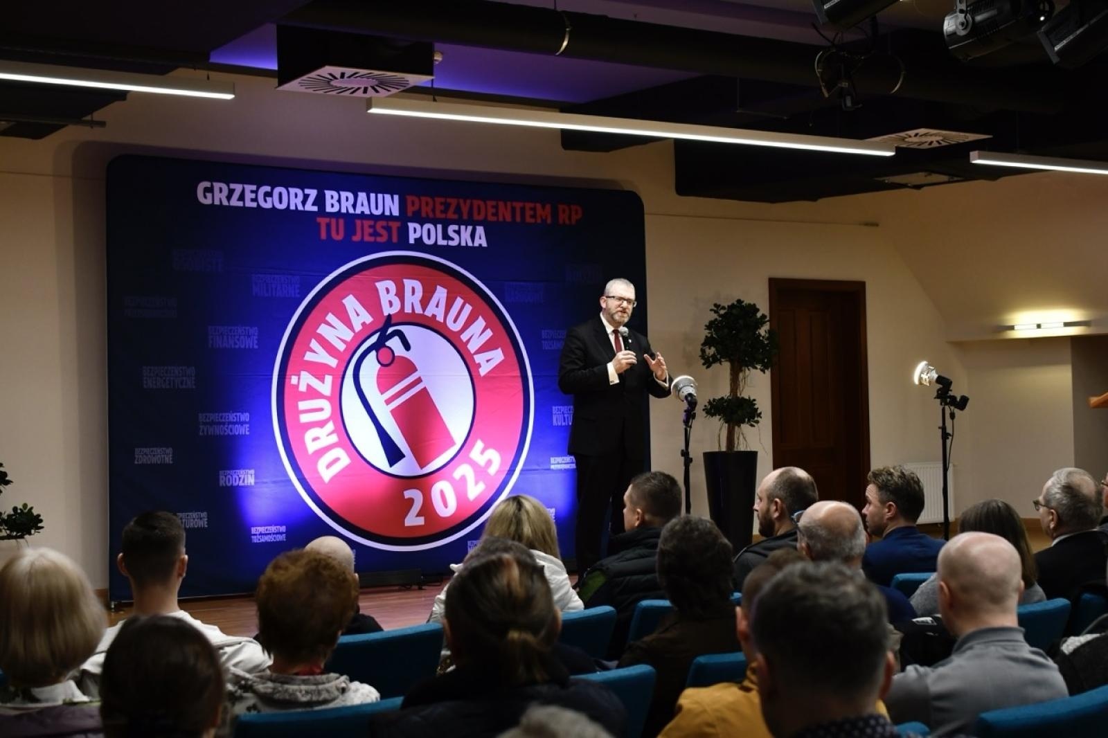 Zdjęcie w galerii na portalu naszraciborz.pl: Polska potrzebuje szerokiego frontu gaśnicowego. Grzegorz Braun w Raciborzu wiadomości z regionu