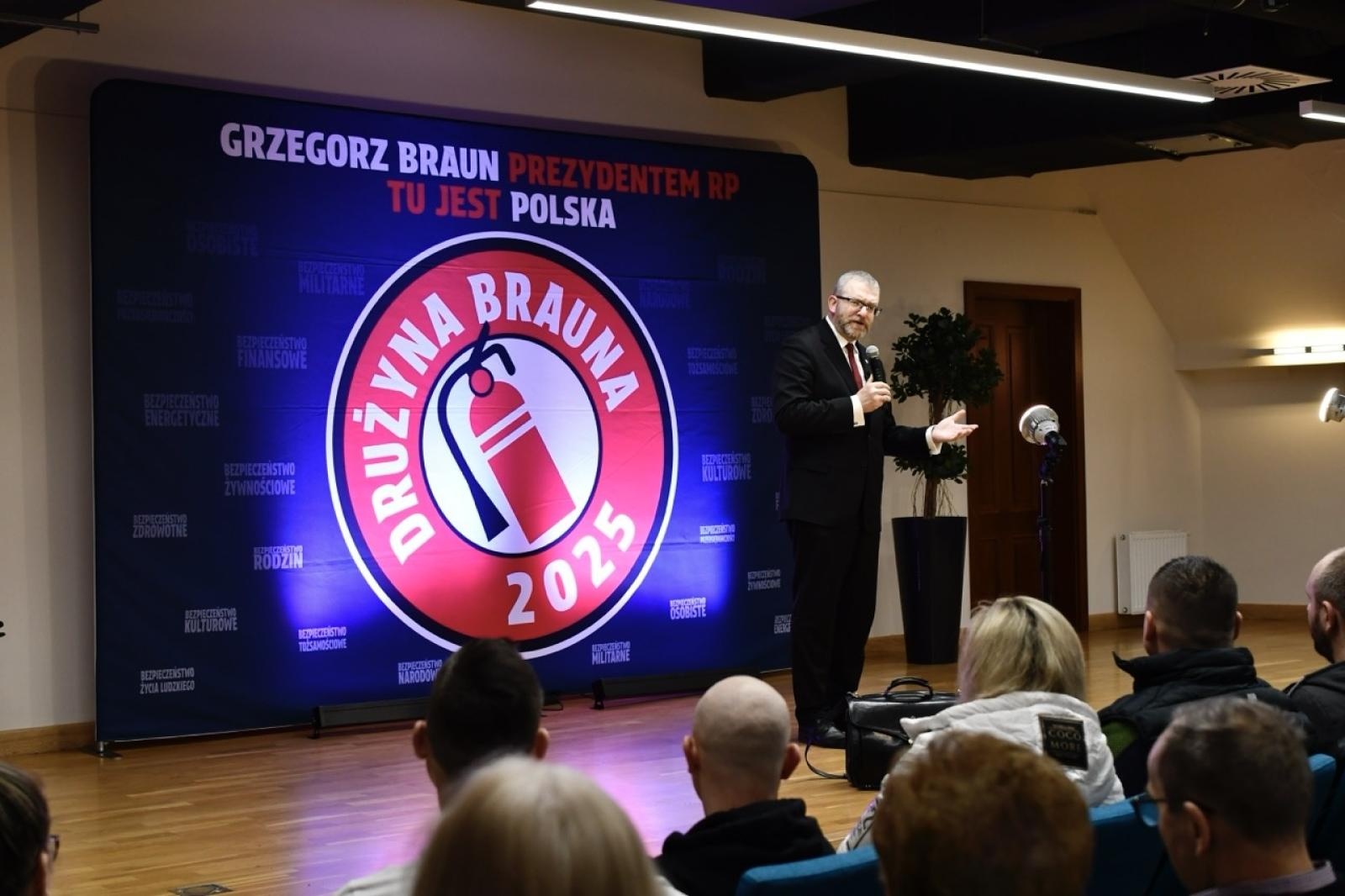 Zdjęcie w galerii na portalu naszraciborz.pl: Polska potrzebuje szerokiego frontu gaśnicowego. Grzegorz Braun w Raciborzu wiadomości z regionu