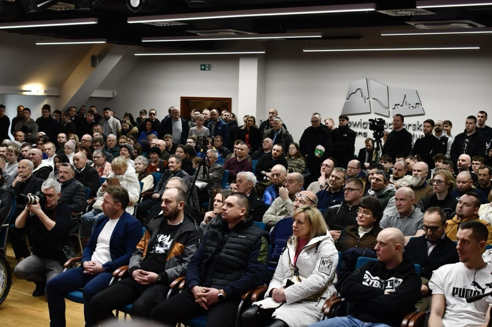 Zdjęcie w galerii na portalu naszraciborz.pl: Polska potrzebuje szerokiego frontu gaśnicowego. Grzegorz Braun w Raciborzu wiadomości z regionu