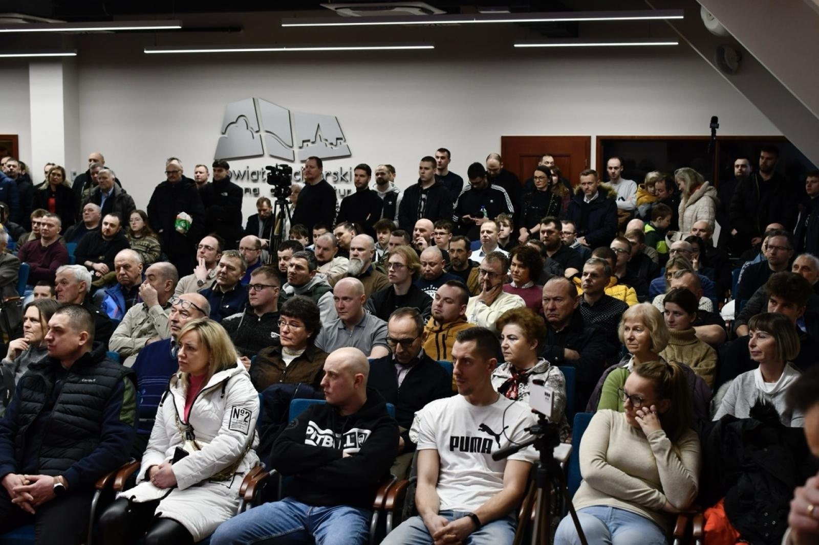 Zdjęcie w galerii na portalu naszraciborz.pl: Polska potrzebuje szerokiego frontu gaśnicowego. Grzegorz Braun w Raciborzu wiadomości z regionu