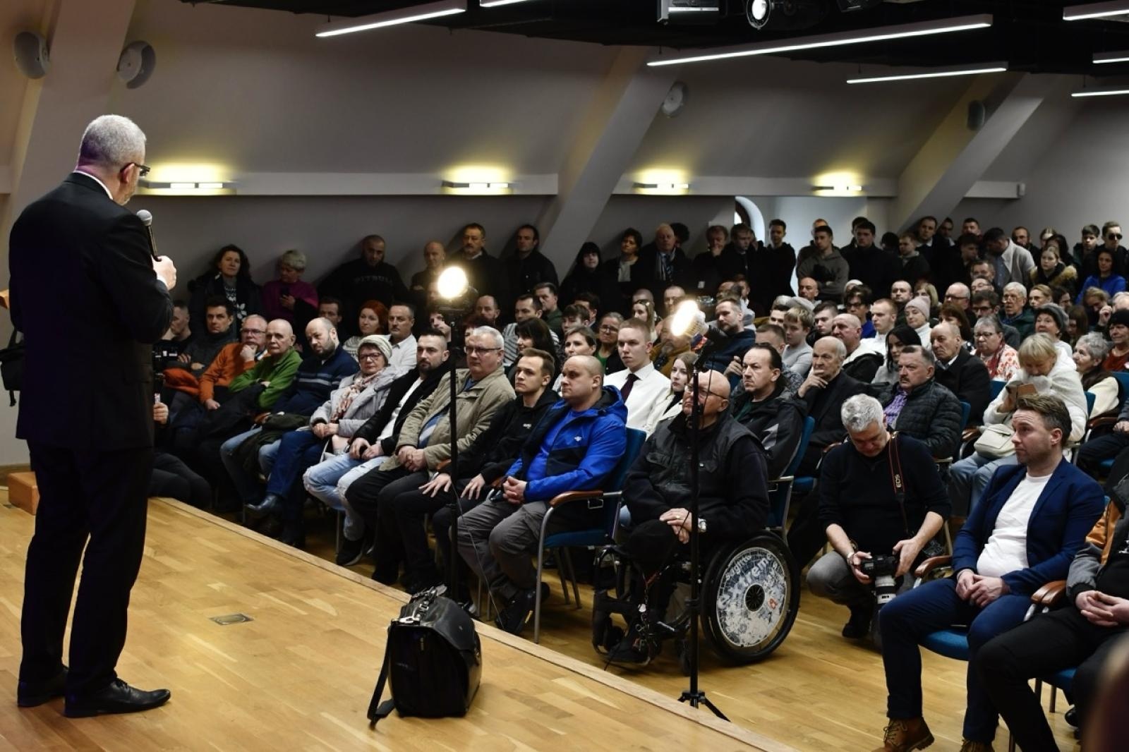 Zdjęcie w galerii na portalu naszraciborz.pl: Polska potrzebuje szerokiego frontu gaśnicowego. Grzegorz Braun w Raciborzu wiadomości z regionu