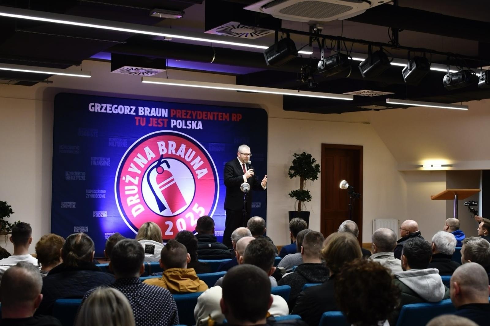 Zdjęcie w galerii na portalu naszraciborz.pl: Polska potrzebuje szerokiego frontu gaśnicowego. Grzegorz Braun w Raciborzu wiadomości z regionu