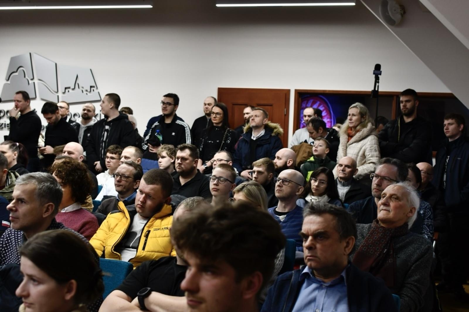 Zdjęcie w galerii na portalu naszraciborz.pl: Polska potrzebuje szerokiego frontu gaśnicowego. Grzegorz Braun w Raciborzu wiadomości z regionu