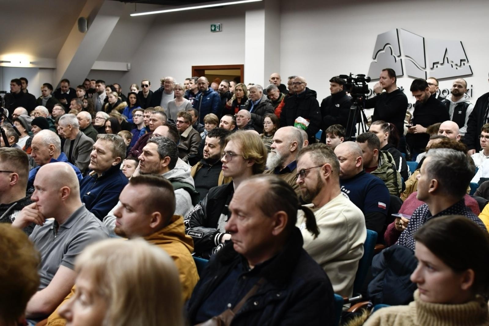 Zdjęcie w galerii na portalu naszraciborz.pl: Polska potrzebuje szerokiego frontu gaśnicowego. Grzegorz Braun w Raciborzu wiadomości z regionu