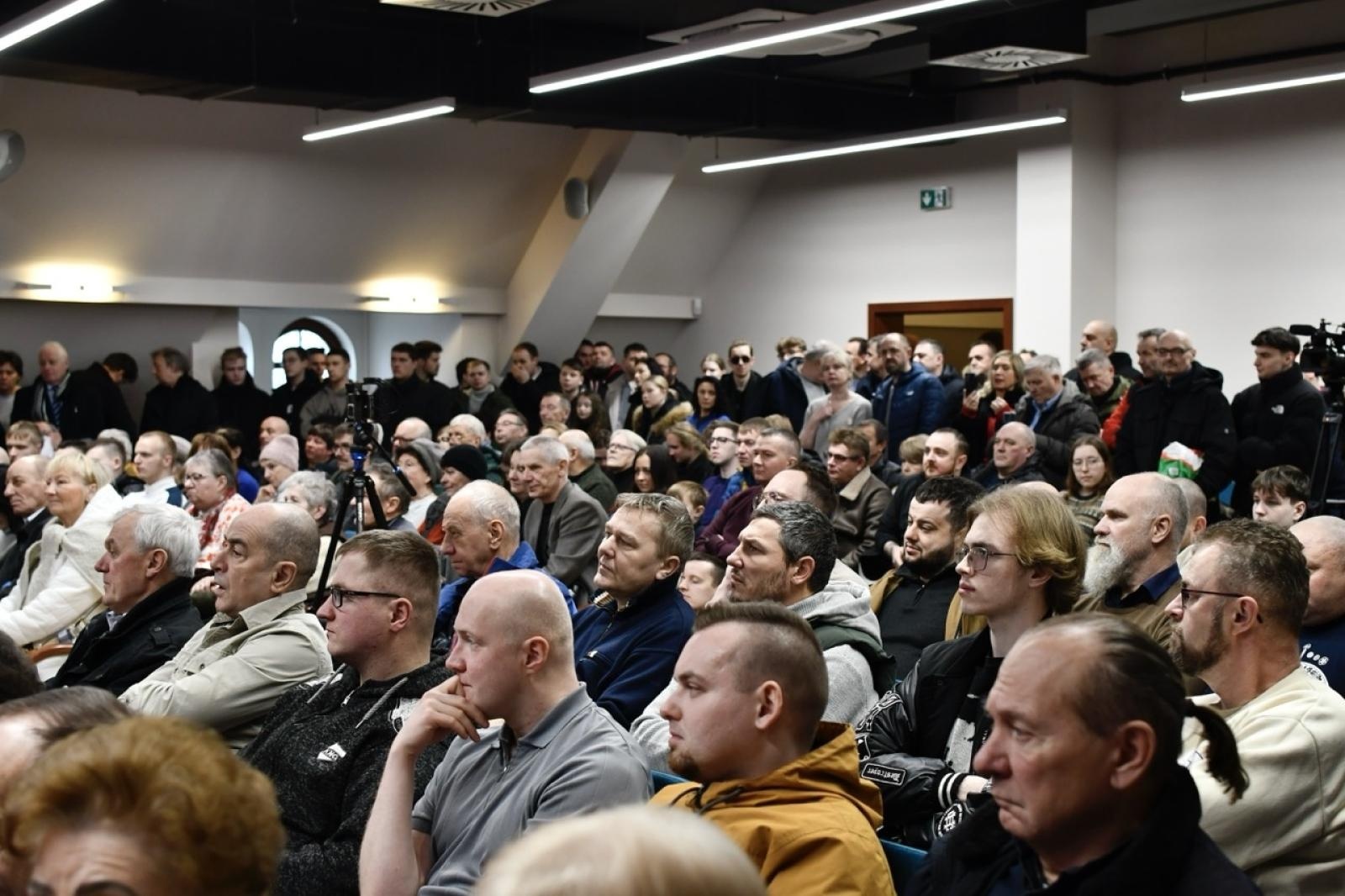 Zdjęcie w galerii na portalu naszraciborz.pl: Polska potrzebuje szerokiego frontu gaśnicowego. Grzegorz Braun w Raciborzu wiadomości z regionu