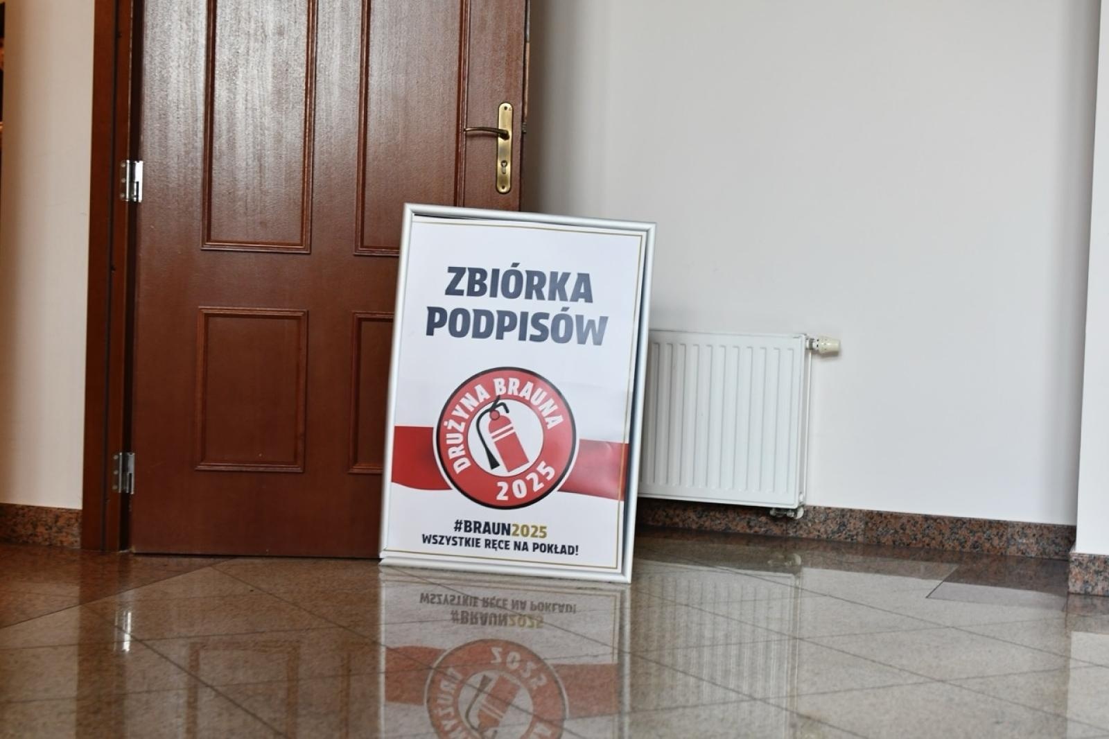 Zdjęcie w galerii na portalu naszraciborz.pl: Polska potrzebuje szerokiego frontu gaśnicowego. Grzegorz Braun w Raciborzu wiadomości z regionu