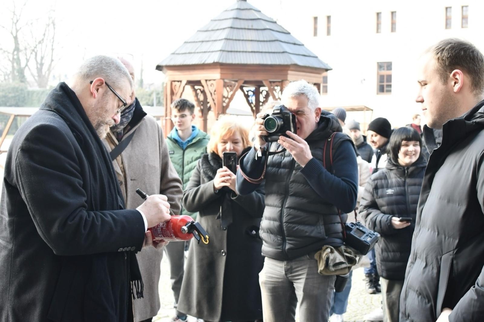 Zdjęcie w galerii na portalu naszraciborz.pl: Polska potrzebuje szerokiego frontu gaśnicowego. Grzegorz Braun w Raciborzu wiadomości z regionu