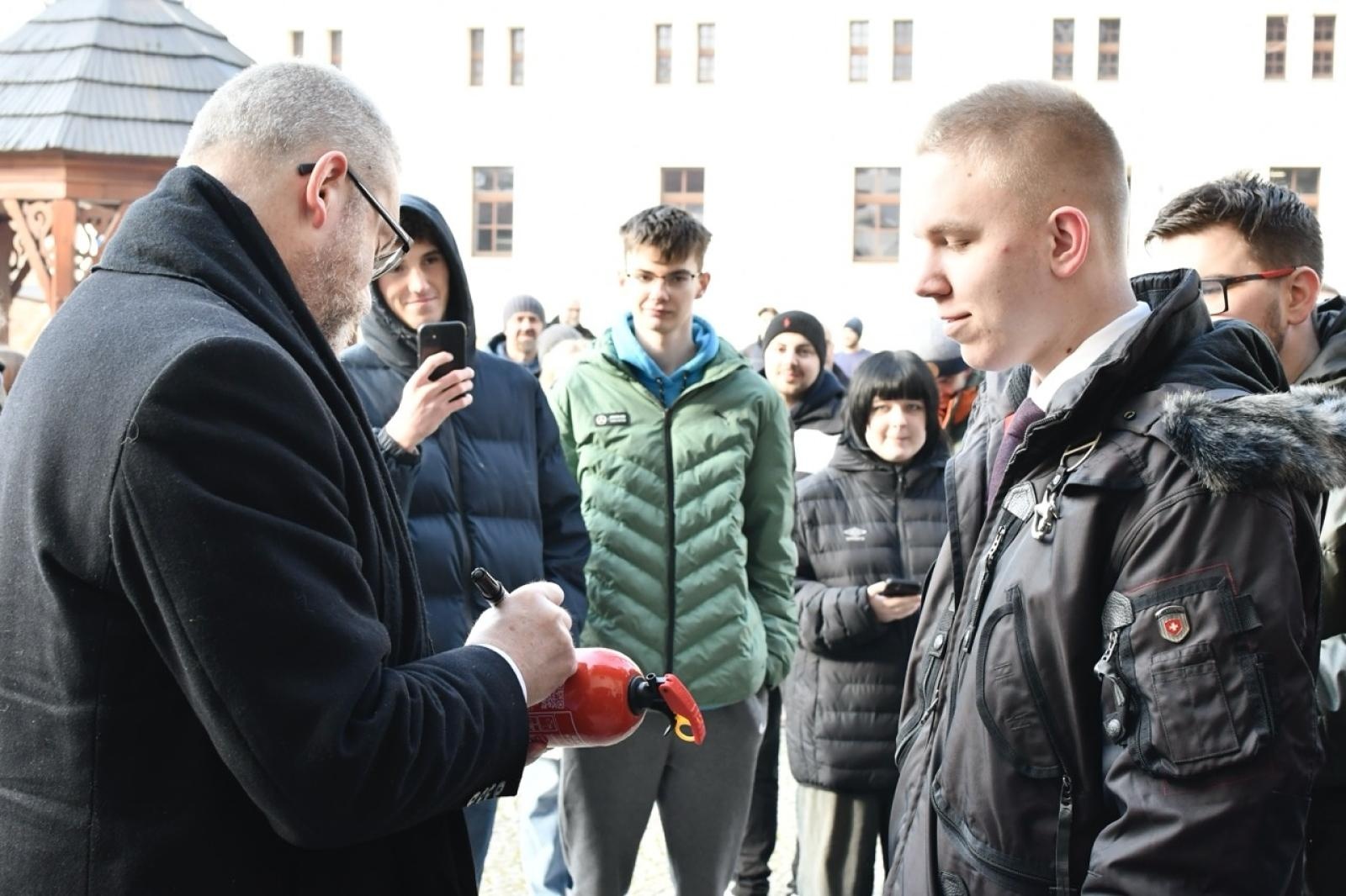 Zdjęcie w galerii na portalu naszraciborz.pl: Polska potrzebuje szerokiego frontu gaśnicowego. Grzegorz Braun w Raciborzu wiadomości z regionu