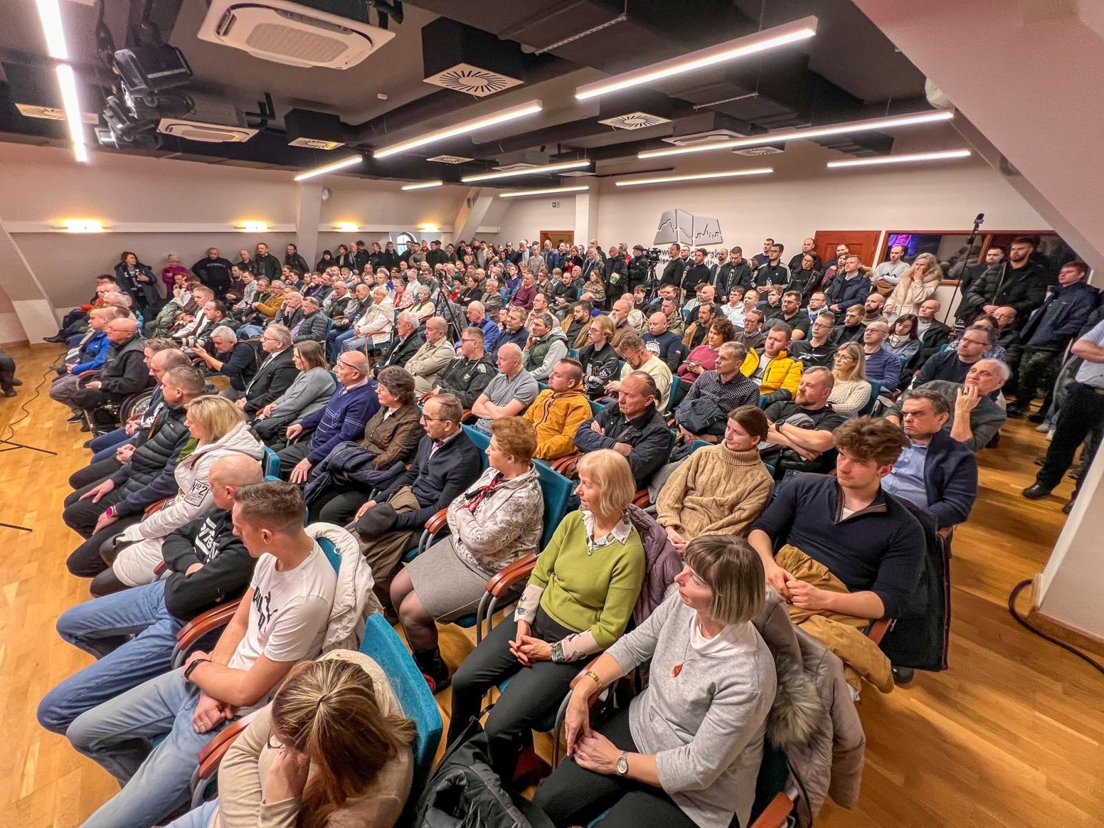 Zdjęcie w galerii na portalu naszraciborz.pl: Polska potrzebuje szerokiego frontu gaśnicowego. Grzegorz Braun w Raciborzu wiadomości z regionu