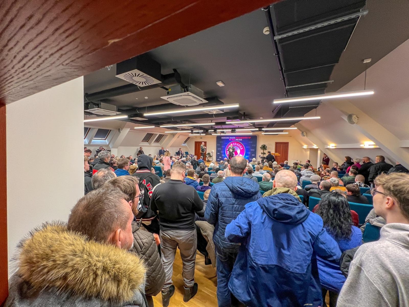 Zdjęcie w galerii na portalu naszraciborz.pl: Polska potrzebuje szerokiego frontu gaśnicowego. Grzegorz Braun w Raciborzu wiadomości z regionu