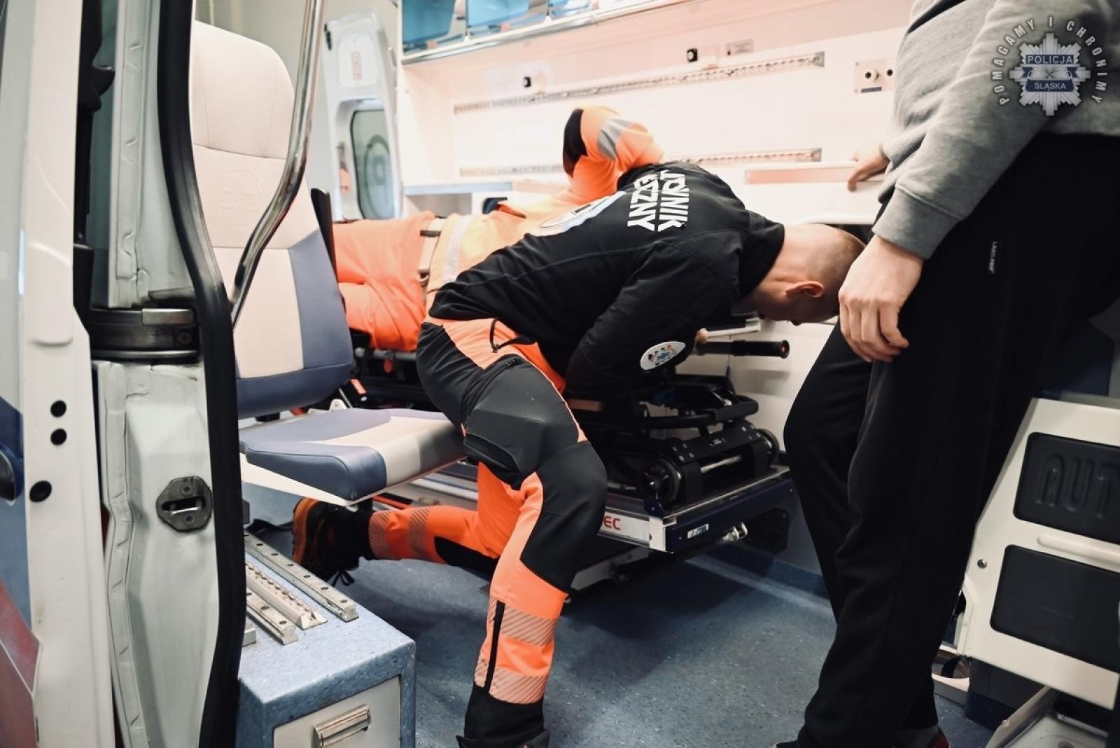 Zdjęcie w galerii na portalu naszraciborz.pl: Policja szkoli ratowników medycznych. Coraz częstsze ataki agresywnych pacjentów wiadomości z regionu