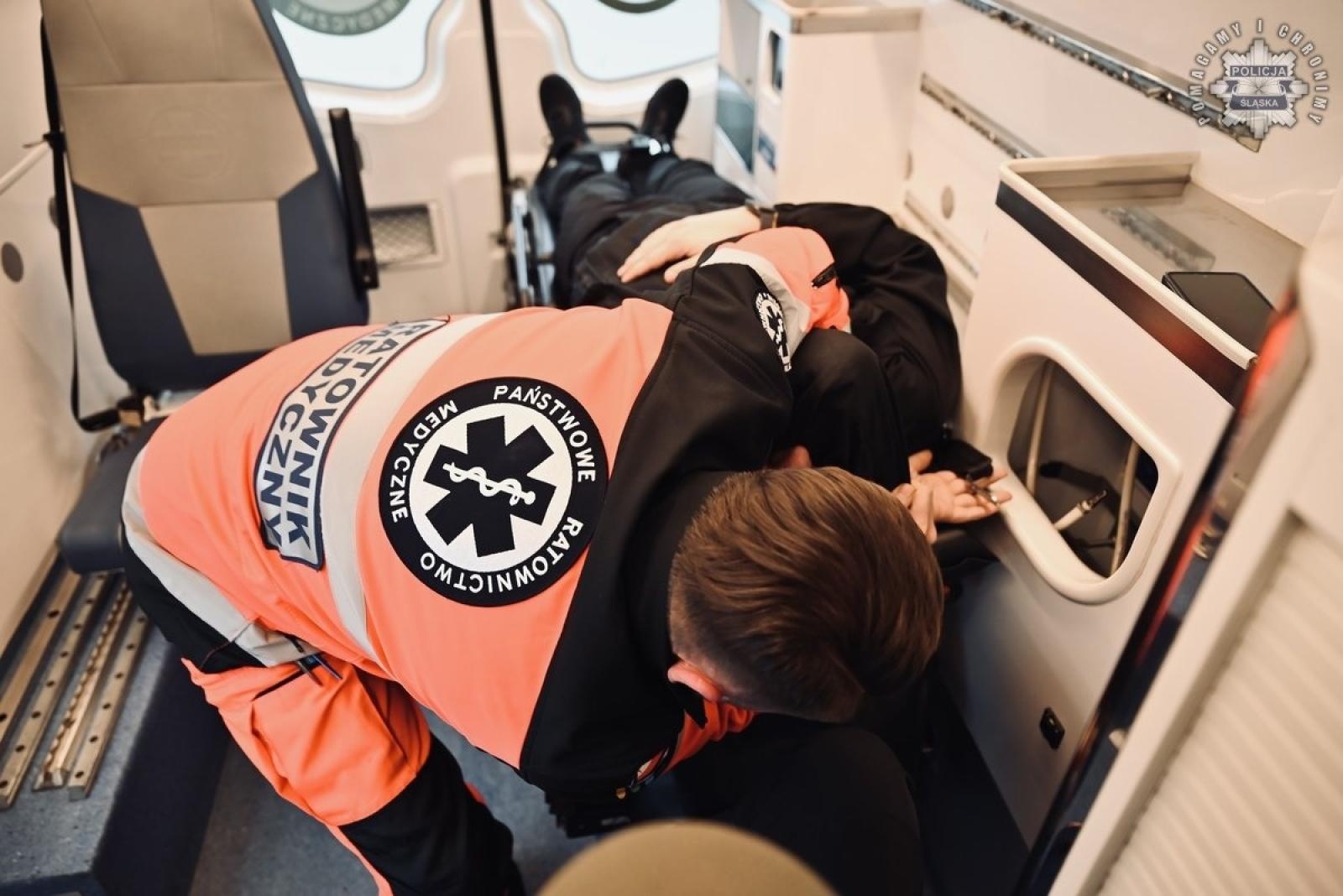 Zdjęcie w galerii na portalu naszraciborz.pl: Policja szkoli ratowników medycznych. Coraz częstsze ataki agresywnych pacjentów wiadomości z regionu