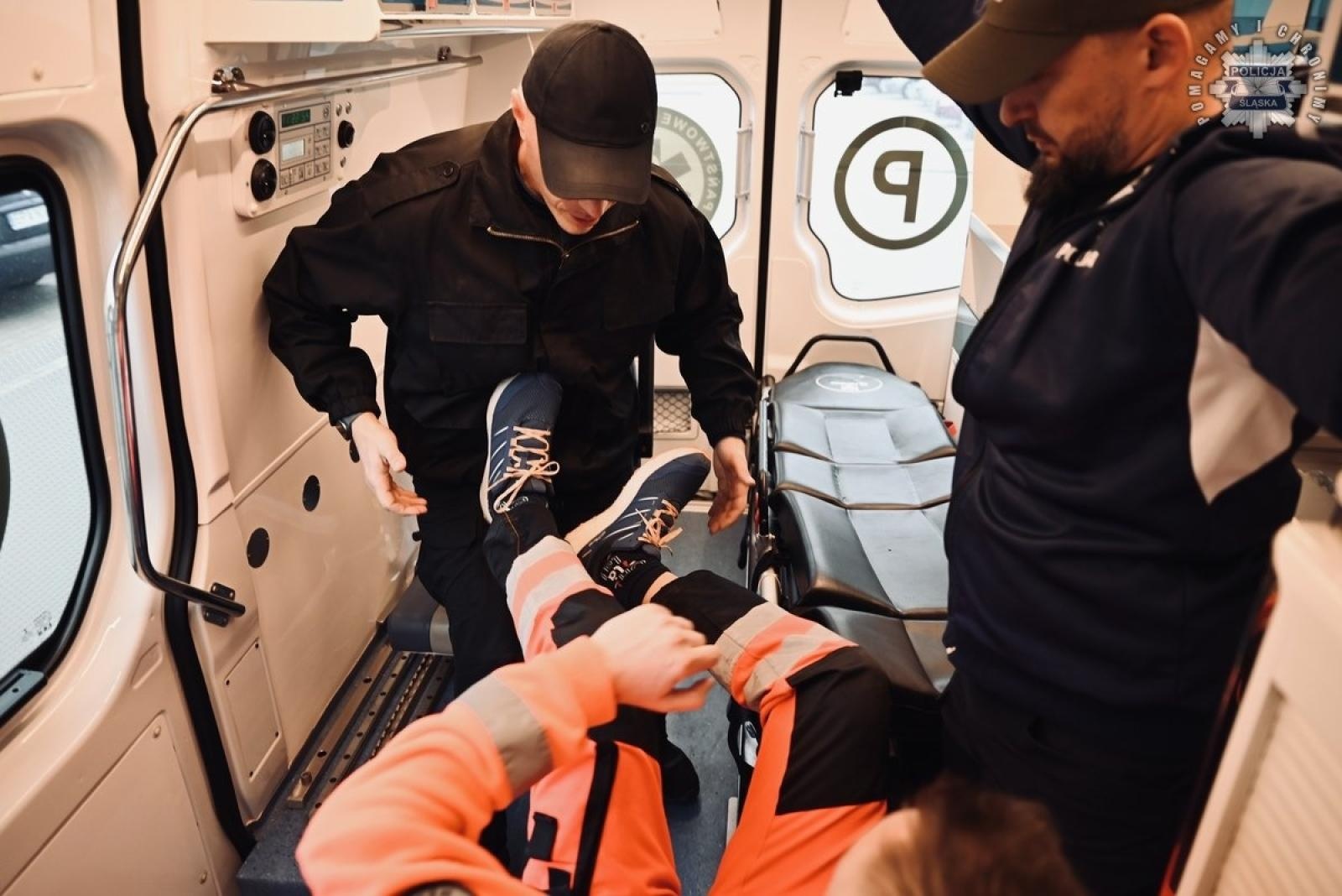 Zdjęcie w galerii na portalu naszraciborz.pl: Policja szkoli ratowników medycznych. Coraz częstsze ataki agresywnych pacjentów wiadomości z regionu