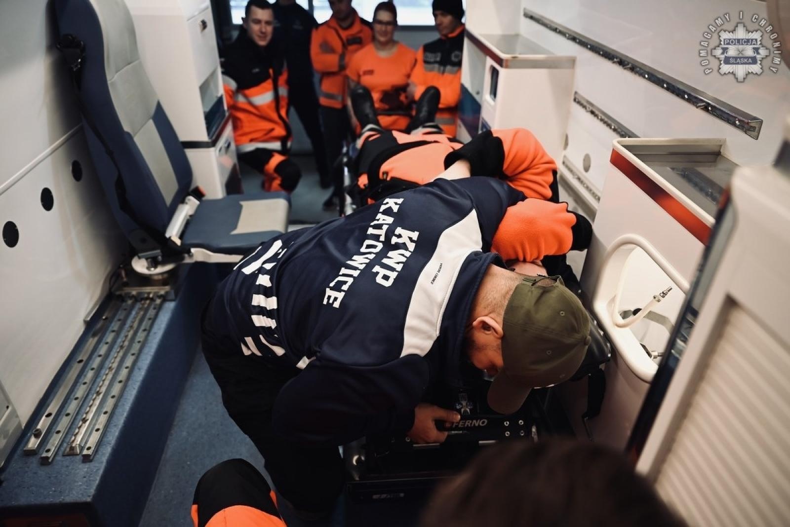 Zdjęcie w galerii na portalu naszraciborz.pl: Policja szkoli ratowników medycznych. Coraz częstsze ataki agresywnych pacjentów wiadomości z regionu