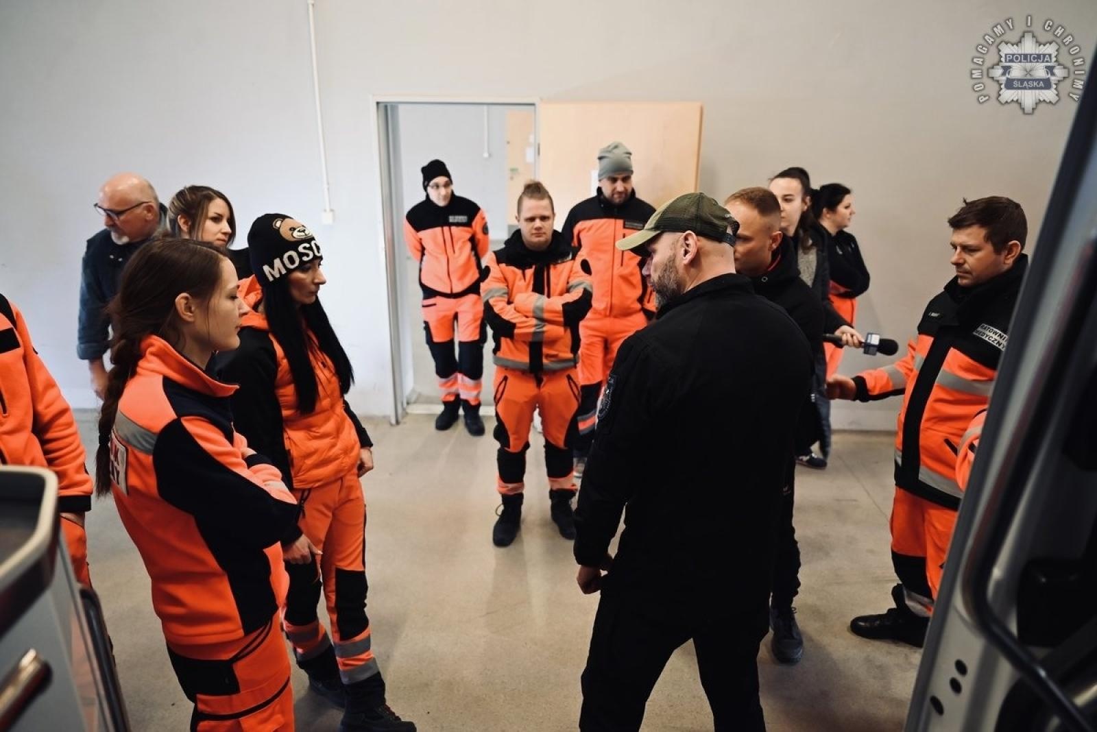 Zdjęcie w galerii na portalu naszraciborz.pl: Policja szkoli ratowników medycznych. Coraz częstsze ataki agresywnych pacjentów wiadomości z regionu