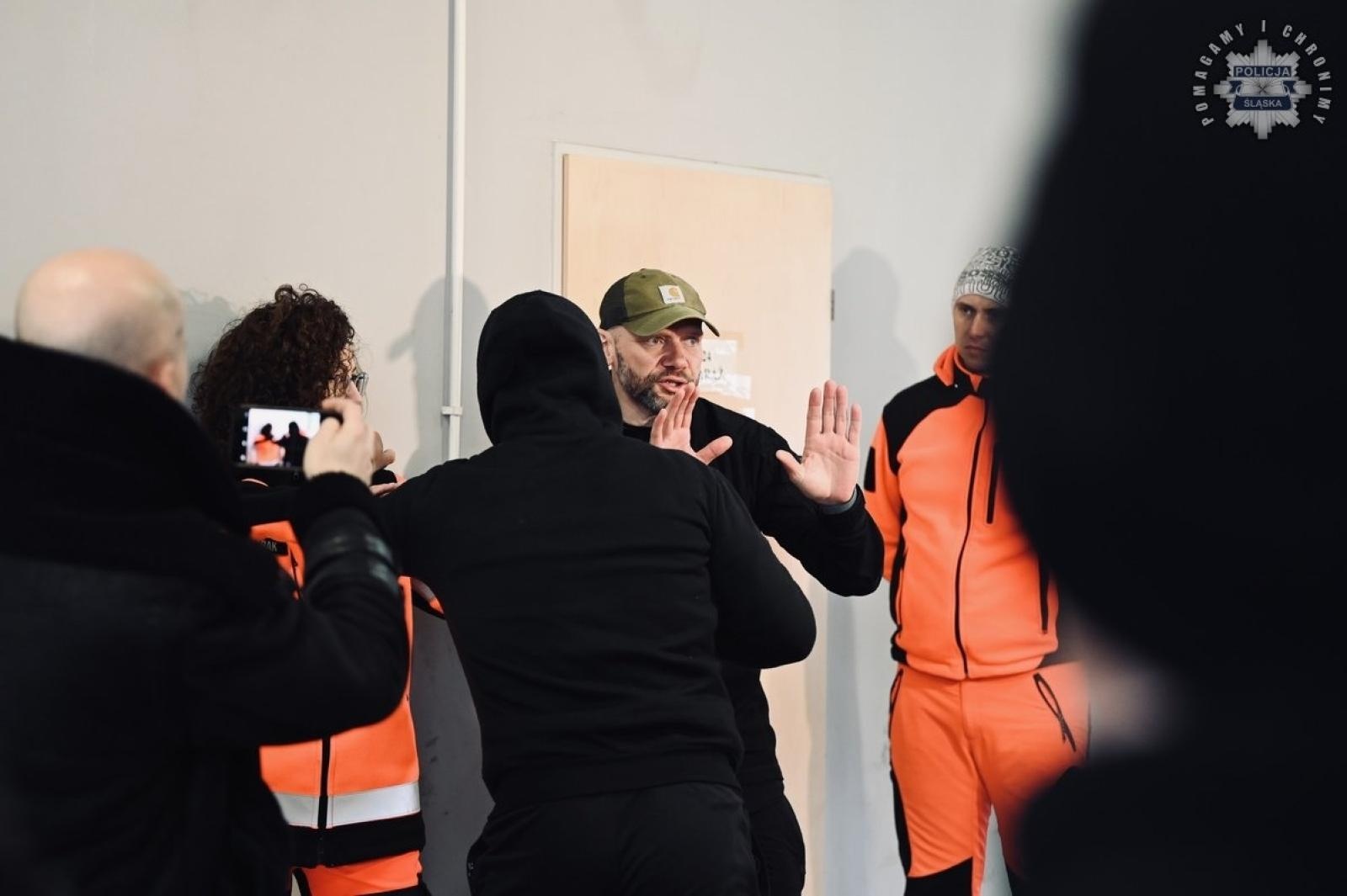 Zdjęcie w galerii na portalu naszraciborz.pl: Policja szkoli ratowników medycznych. Coraz częstsze ataki agresywnych pacjentów wiadomości z regionu