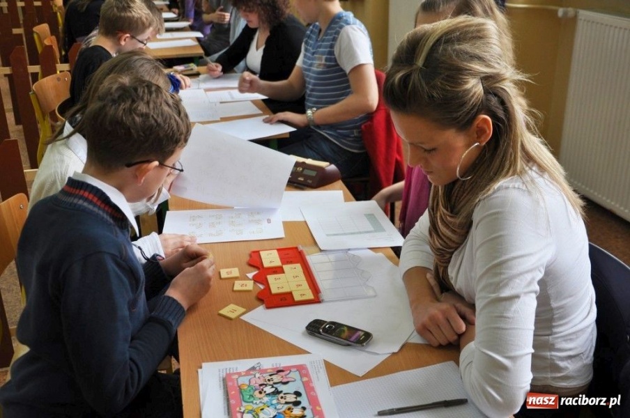 Zdjęcie w galerii na portalu naszraciborz.pl: Pokazują inne oblicze matematyki wiadomości z regionu
