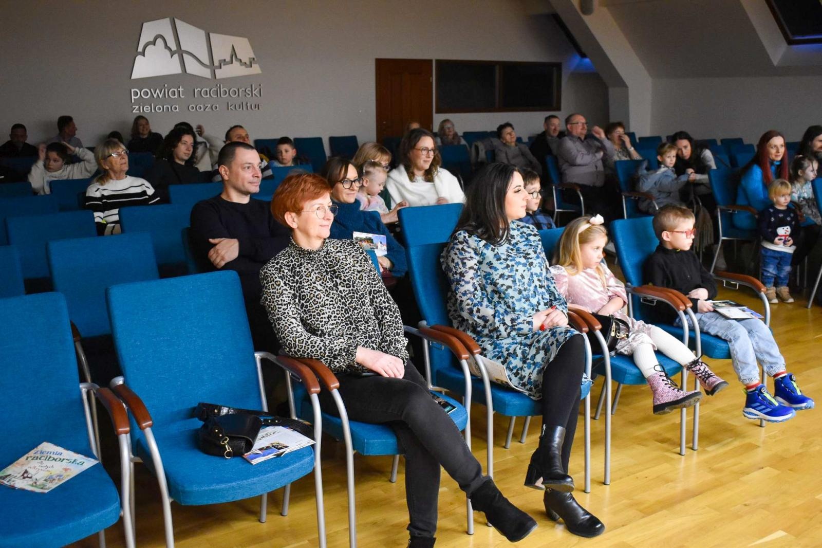 Zdjęcie w galerii na portalu naszraciborz.pl: Muzyczna podróż do świata bajek na raciborskim zamku wiadomości z regionu