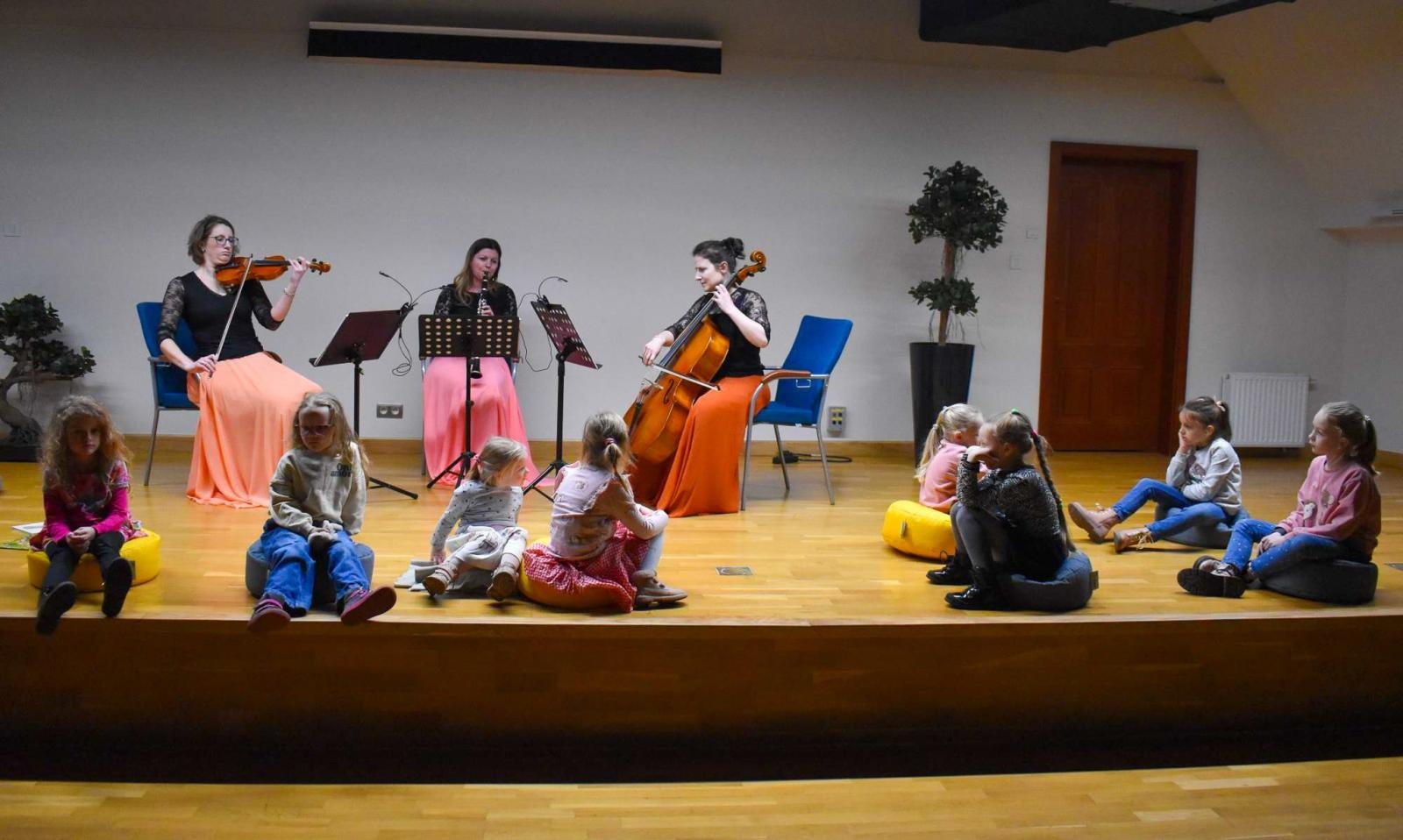 Zdjęcie w galerii na portalu naszraciborz.pl: Muzyczna podróż do świata bajek na raciborskim zamku wiadomości z regionu