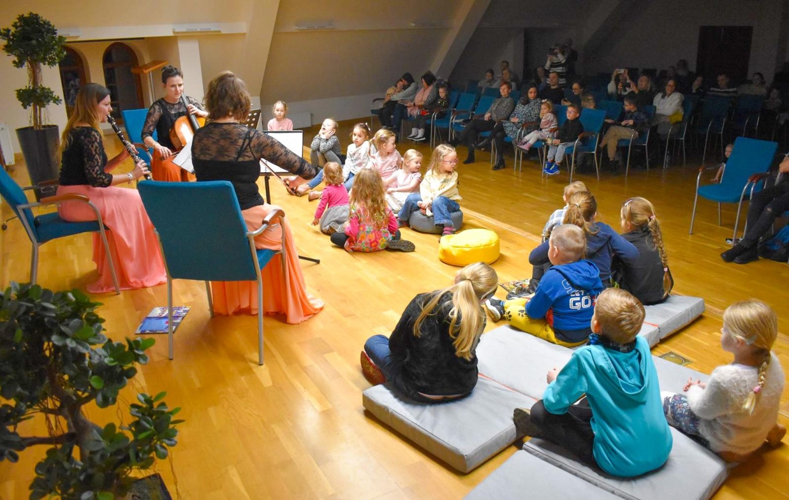 Zdjęcie w galerii na portalu naszraciborz.pl: Muzyczna podróż do świata bajek na raciborskim zamku wiadomości z regionu