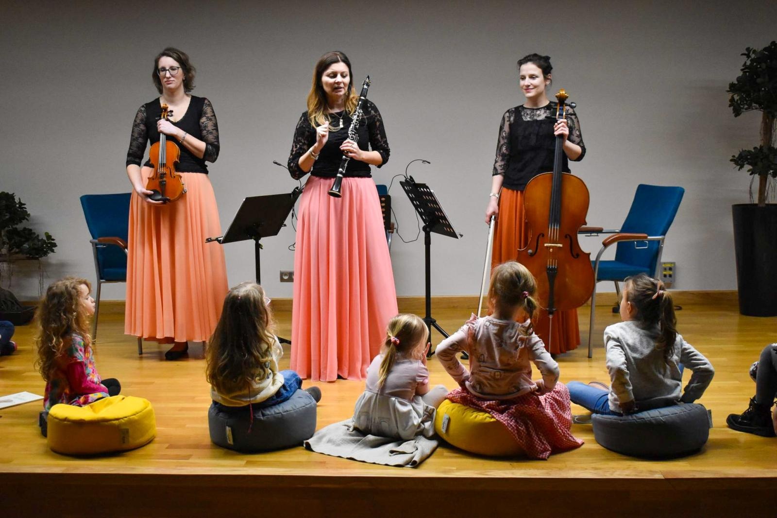 Zdjęcie w galerii na portalu naszraciborz.pl: Muzyczna podróż do świata bajek na raciborskim zamku wiadomości z regionu